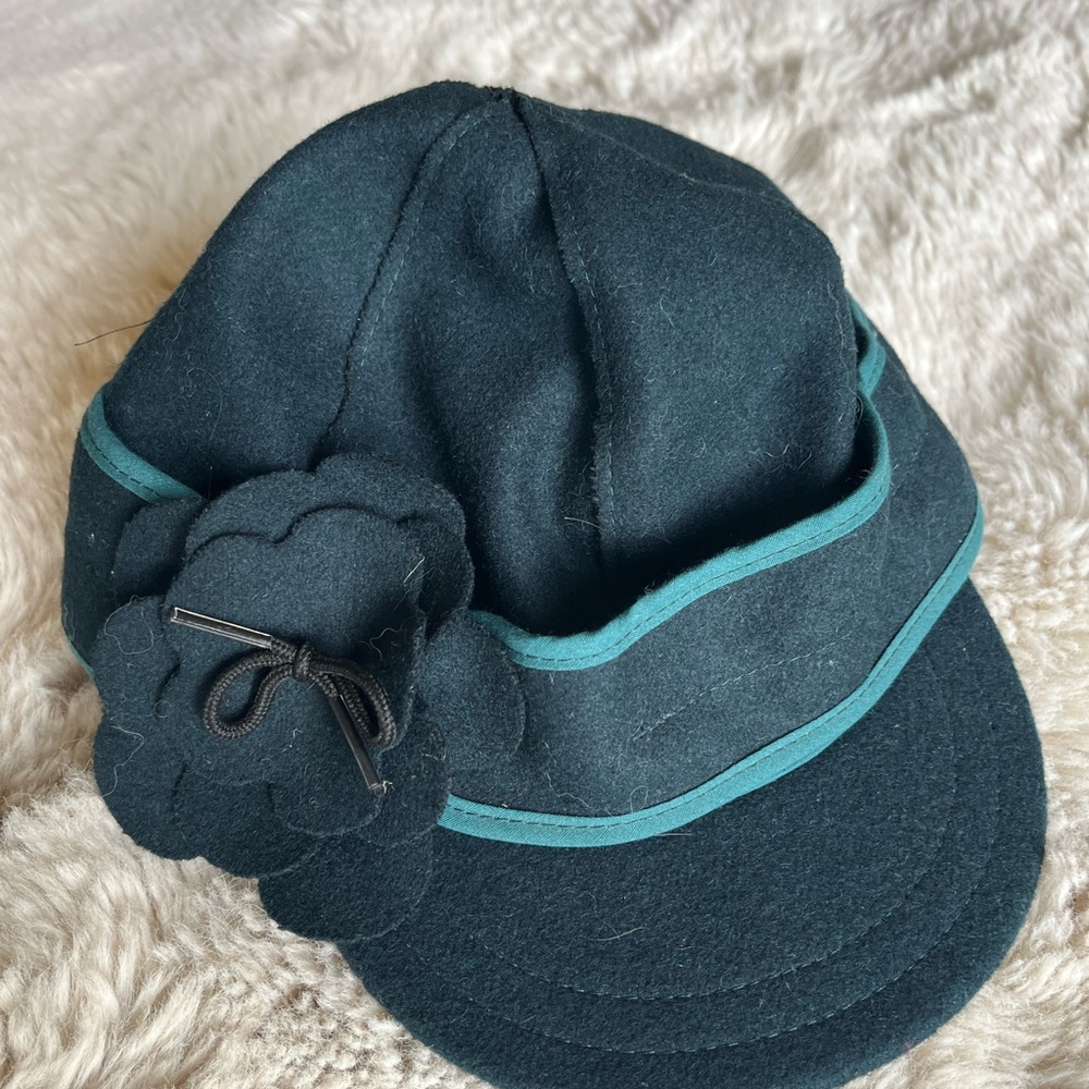 Stormy Kromer Cap. Women’s size 7-1/8”.